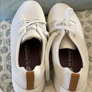 Dr. Scholl’s tennis shoes